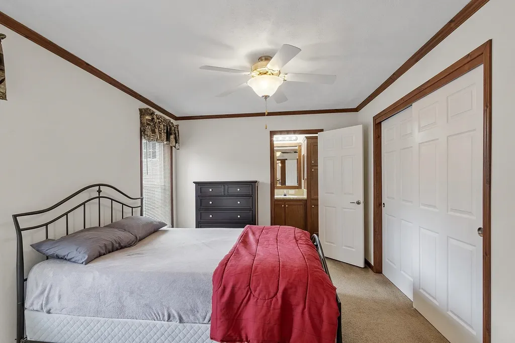 7 Elizabeth Road Sandown NH 03873