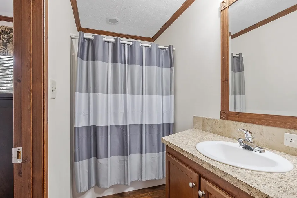 7 Elizabeth Road Sandown NH 03873