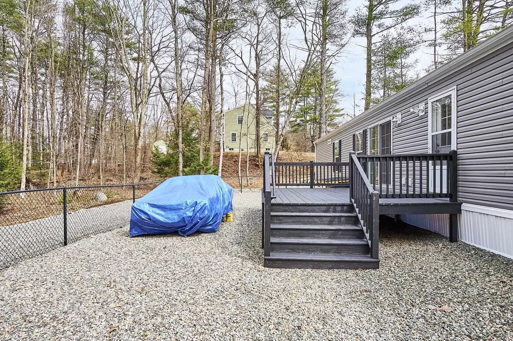 7 Elizabeth Road Sandown NH 03873