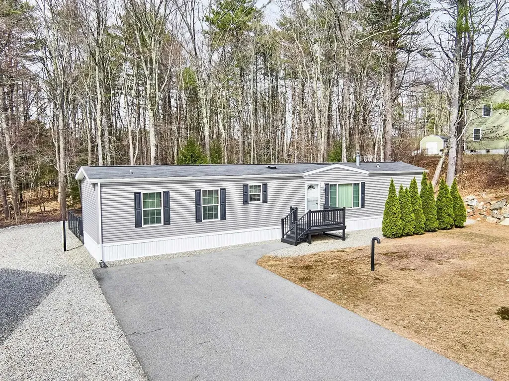7 Elizabeth Road Sandown NH 03873