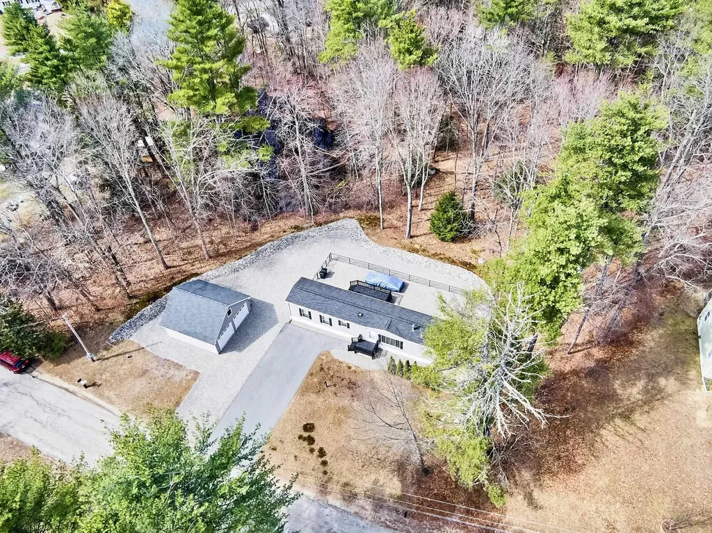7 Elizabeth Road Sandown NH 03873