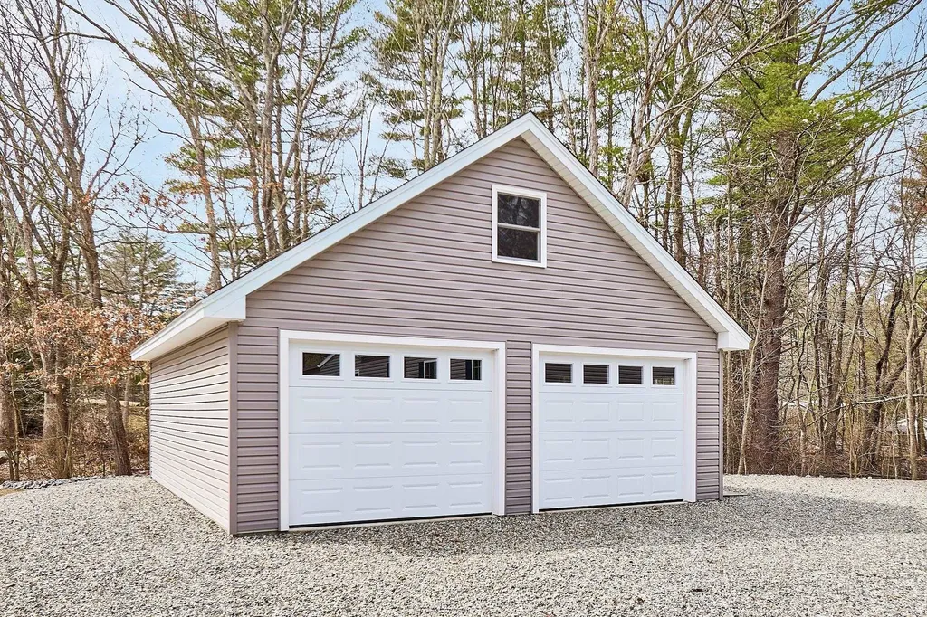 7 Elizabeth Road Sandown NH 03873