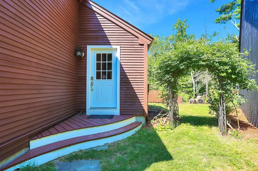 388 Pettingill Hill Road Lyndeborough NH 03082