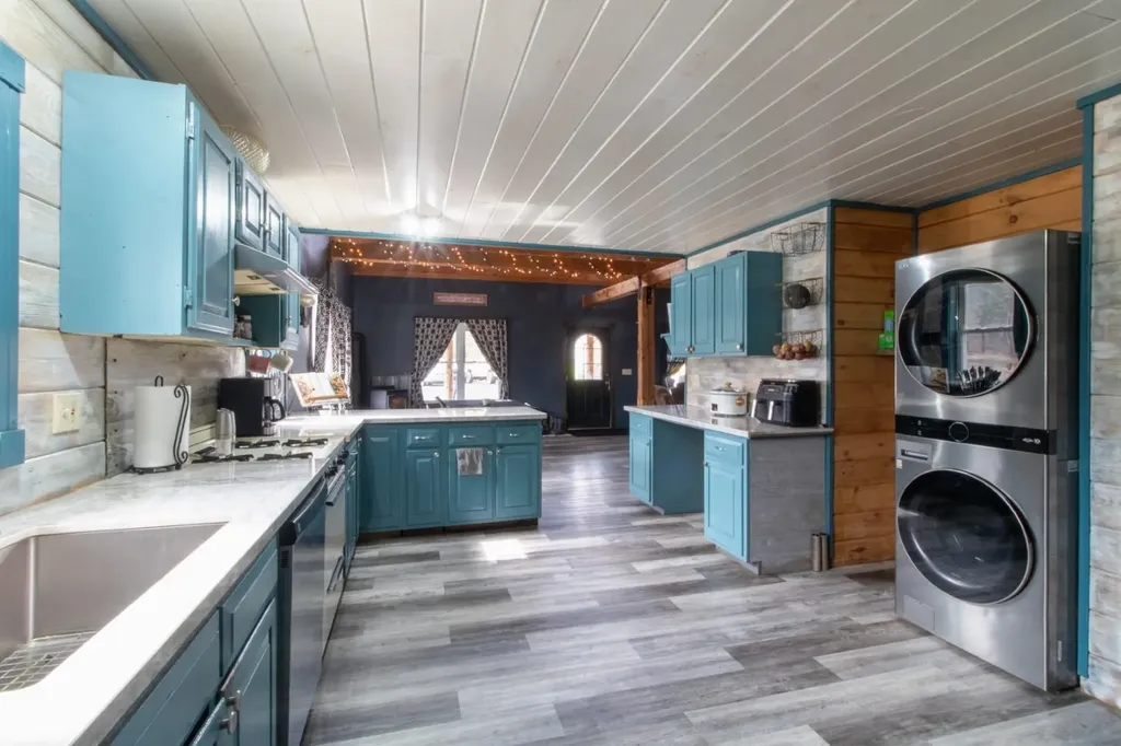 945 Tenakee Road Lowell VT 05847