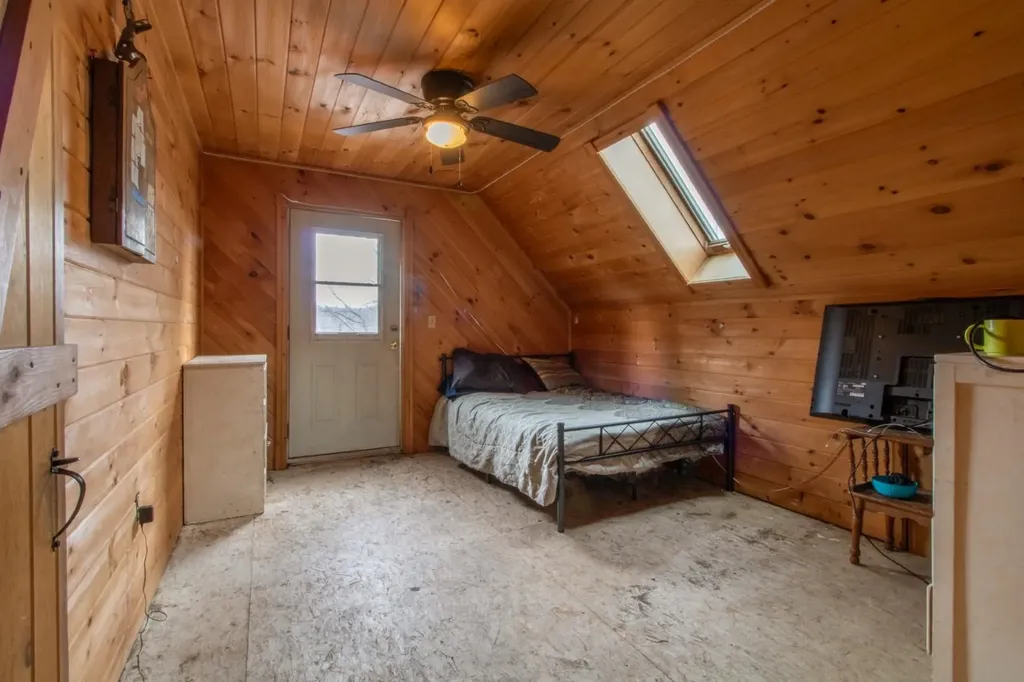 945 Tenakee Road Lowell VT 05847