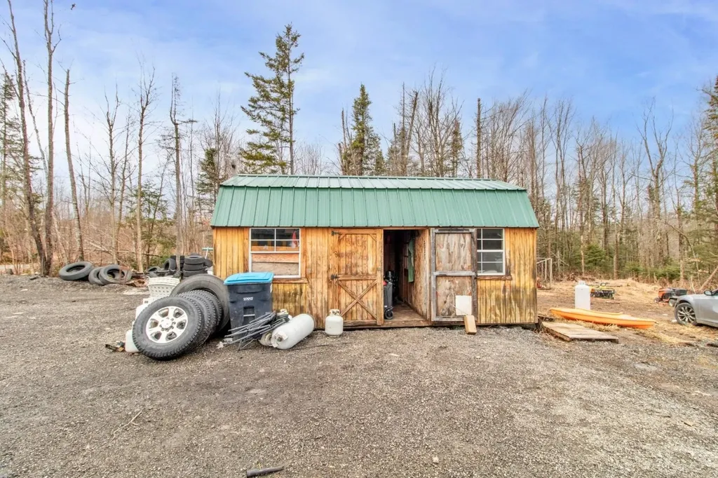 945 Tenakee Road Lowell VT 05847