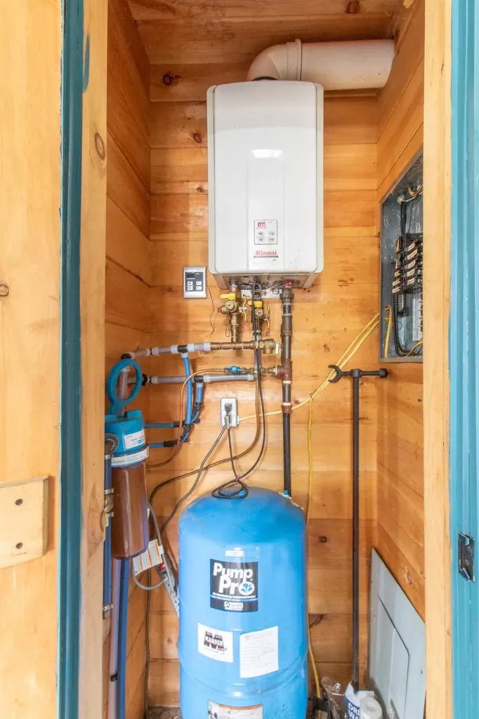 945 Tenakee Road Lowell VT 05847