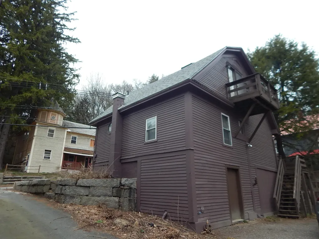 10 Chesterfield Road Hinsdale NH 03451