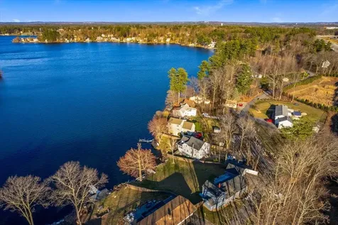 112 South Shore Road Windham NH 03087