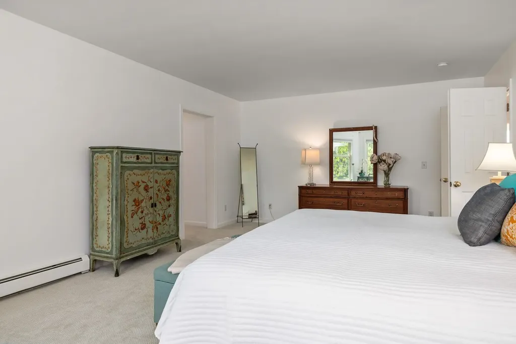 6 Deer Run Road North Hampton NH 03862