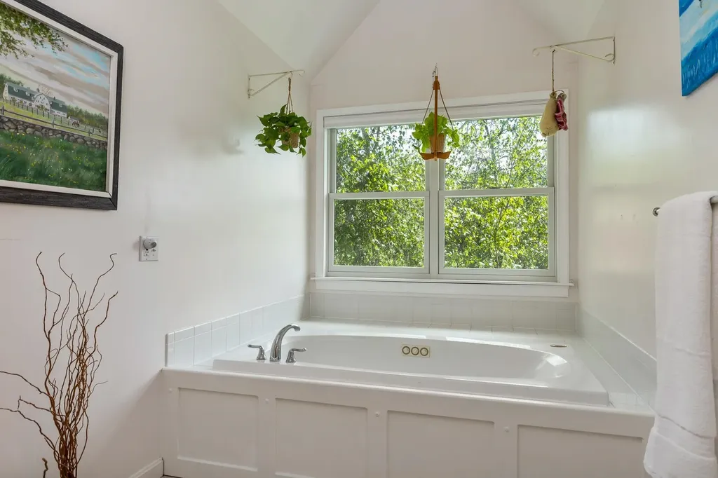 6 Deer Run Road North Hampton NH 03862