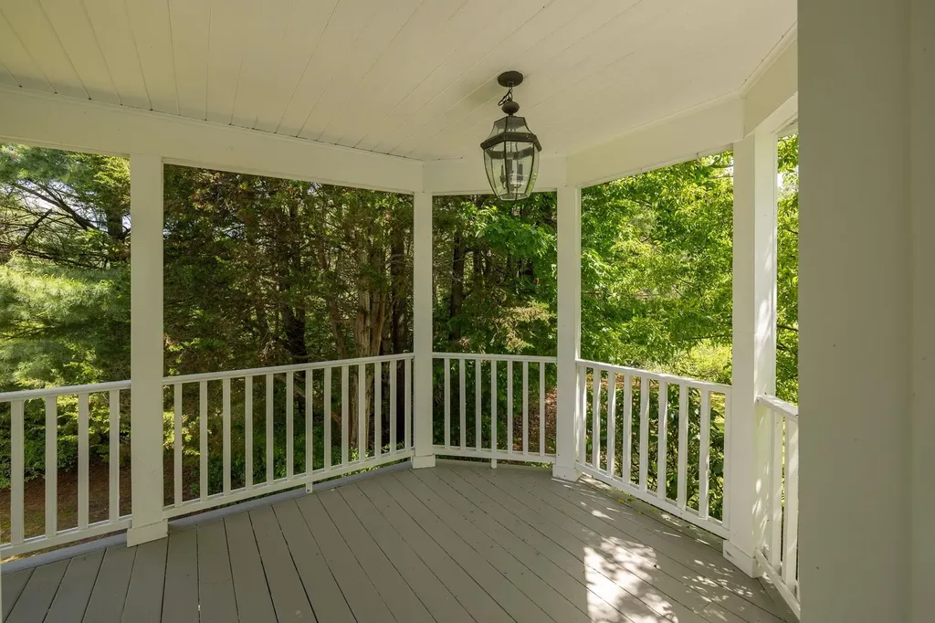 6 Deer Run Road North Hampton NH 03862