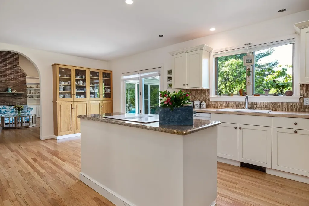 6 Deer Run Road North Hampton NH 03862