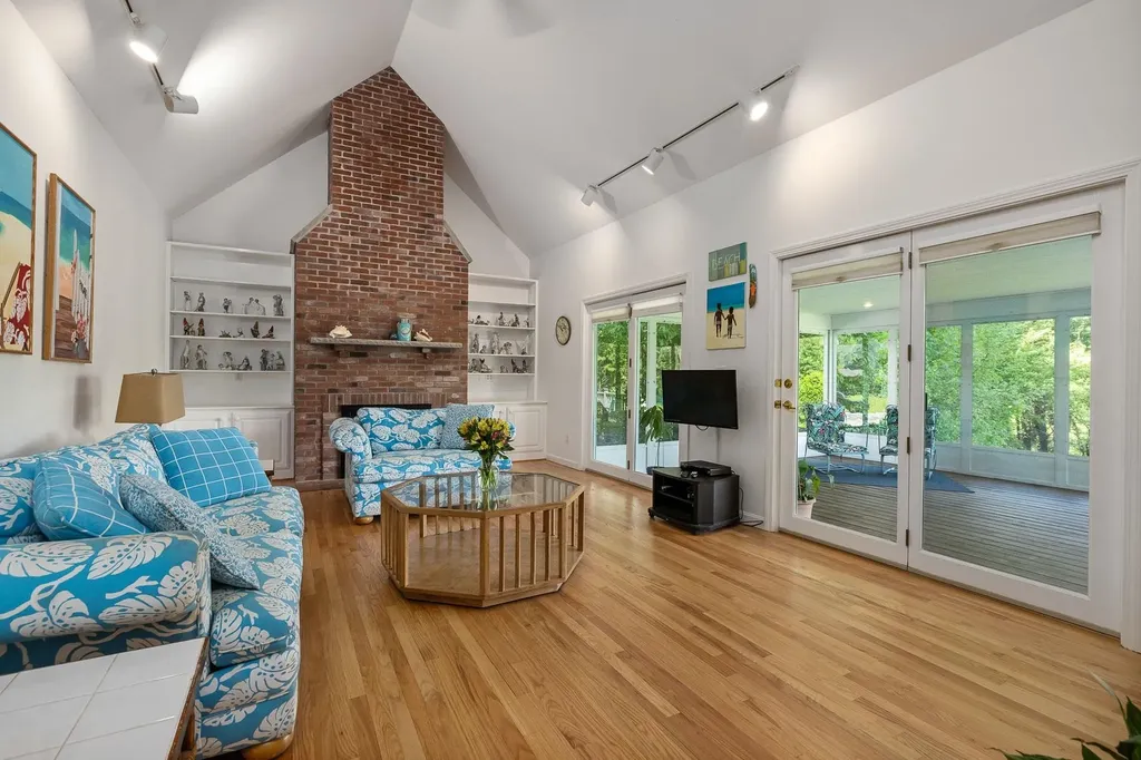 6 Deer Run Road North Hampton NH 03862