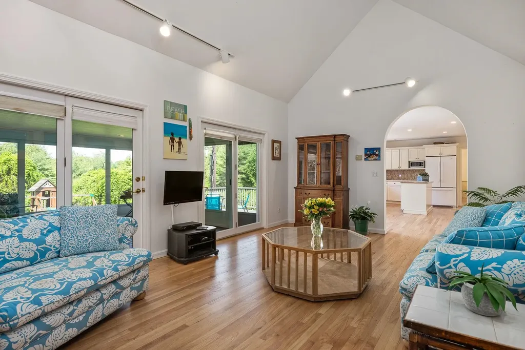 6 Deer Run Road North Hampton NH 03862