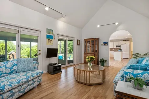 6 Deer Run Road North Hampton NH 03862