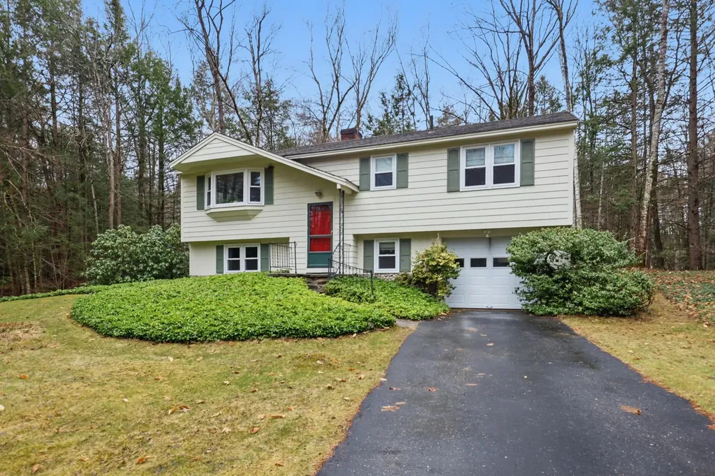 100 Stage Road Nottingham NH 03290