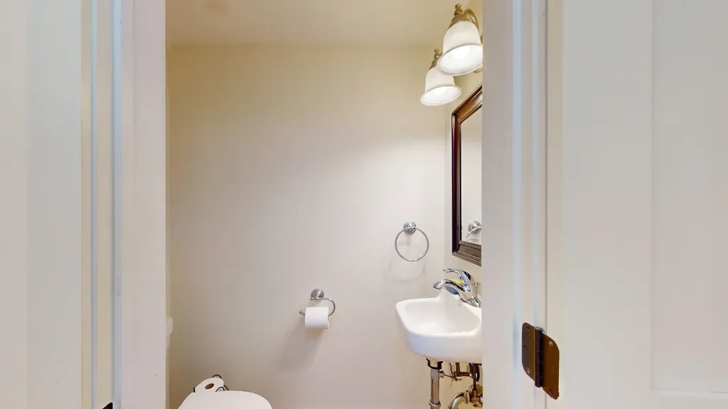 1011 Vt Route 125 Cornwall VT 05753