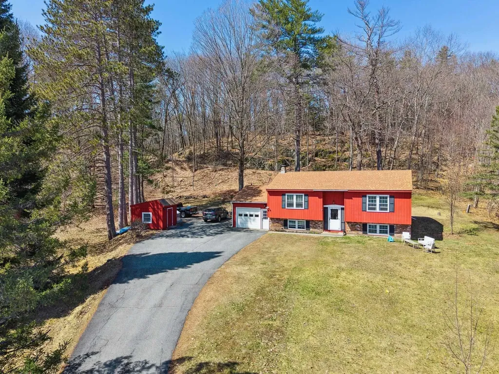 54 Gifford Road Hartford VT 05001