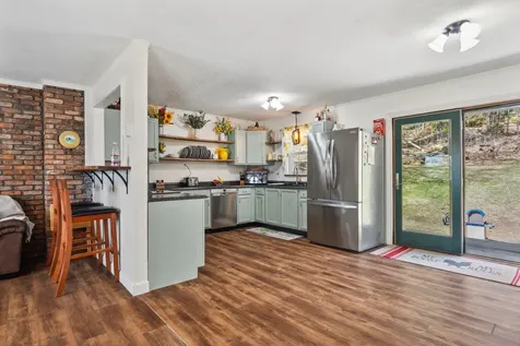 54 Gifford Road Hartford VT 05001