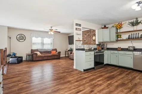 54 Gifford Road Hartford VT 05001