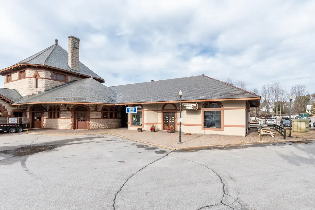 5-9 Veteran's Square Laconia NH 03246