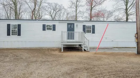 26 Railroad Avenue Seabrook NH 03874