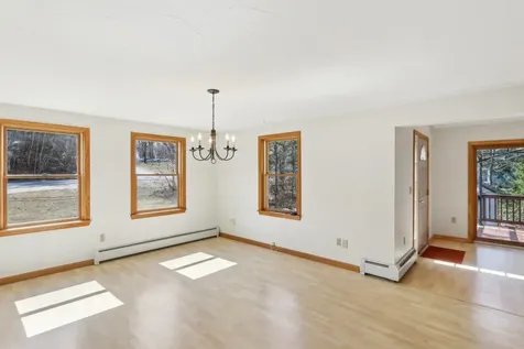 11 Lincoln Drive Raymond NH 03077