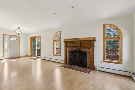 11 Lincoln Drive Raymond NH 03077