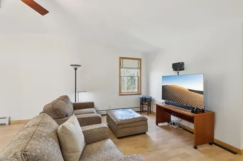 11 Lincoln Drive Raymond NH 03077