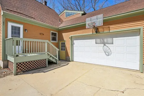 11 Lincoln Drive Raymond NH 03077