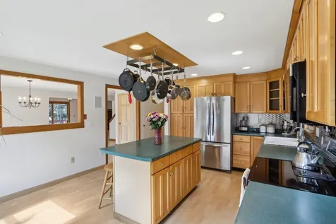 11 Lincoln Drive Raymond NH 03077