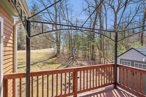 11 Lincoln Drive Raymond NH 03077