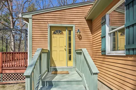 11 Lincoln Drive Raymond NH 03077