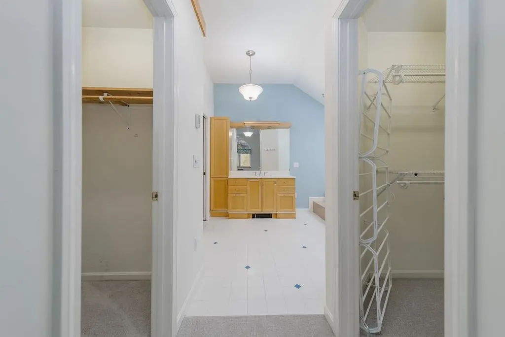 7 Skyline Way Hartford VT 05001