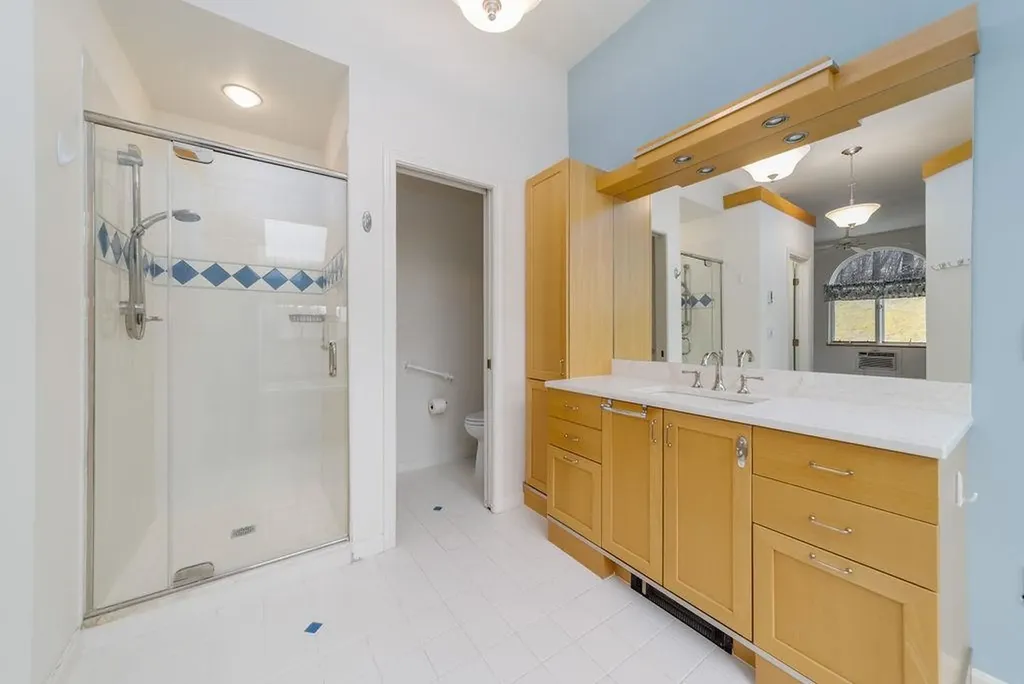 7 Skyline Way Hartford VT 05001