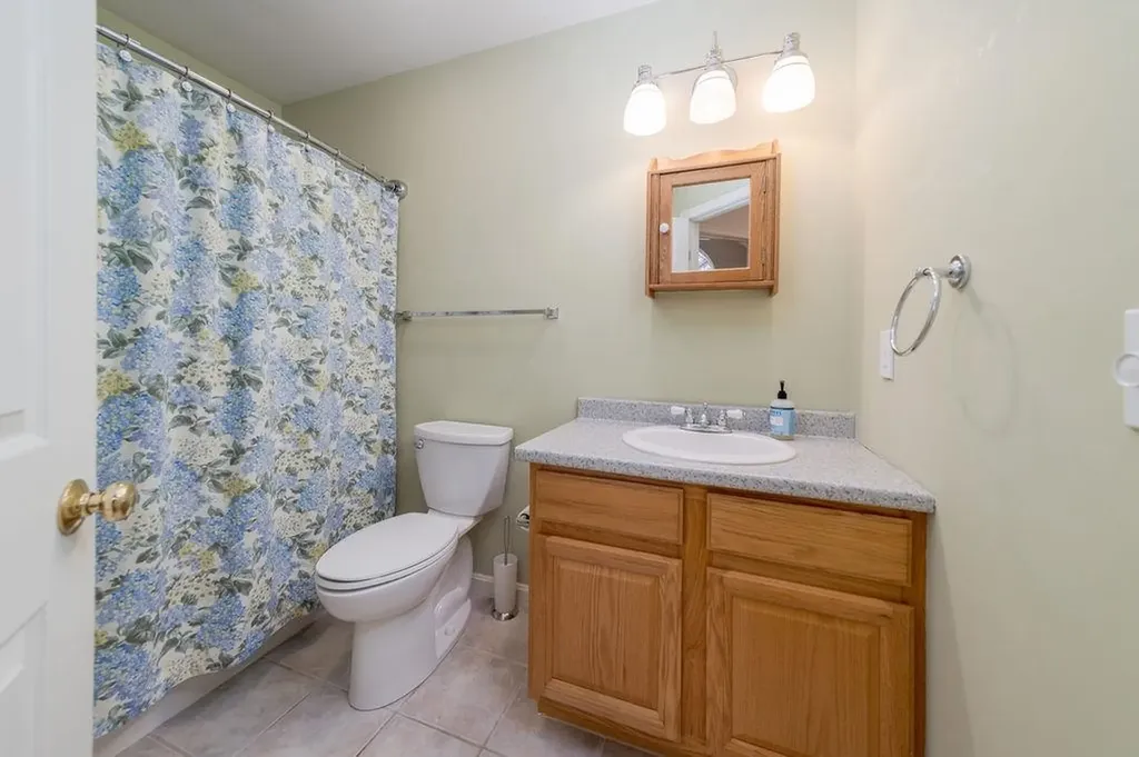 7 Skyline Way Hartford VT 05001