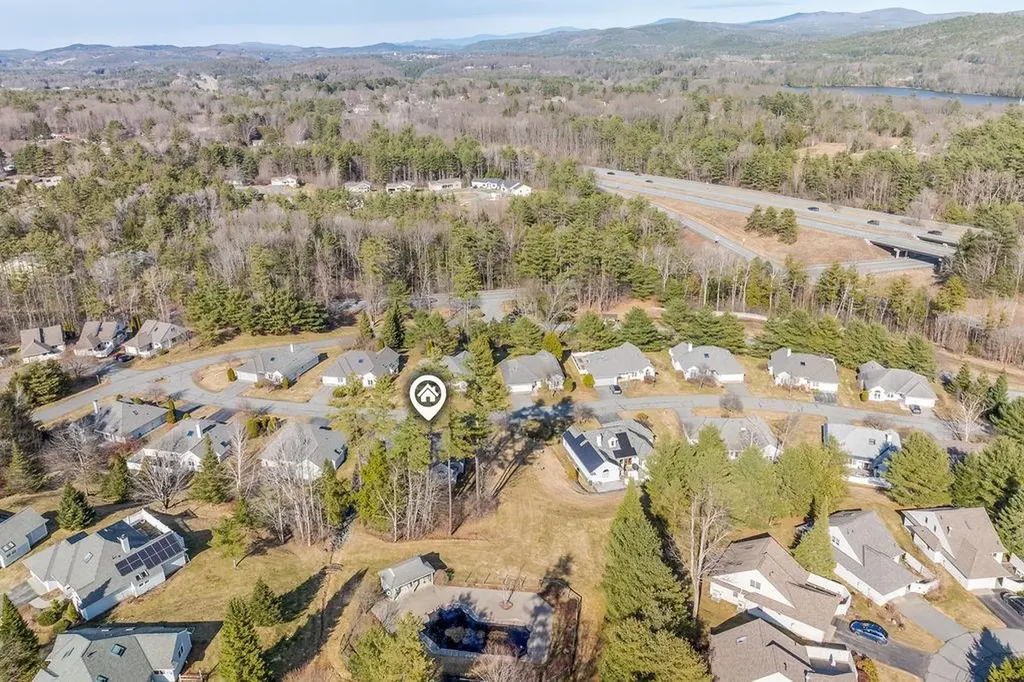 7 Skyline Way Hartford VT 05001