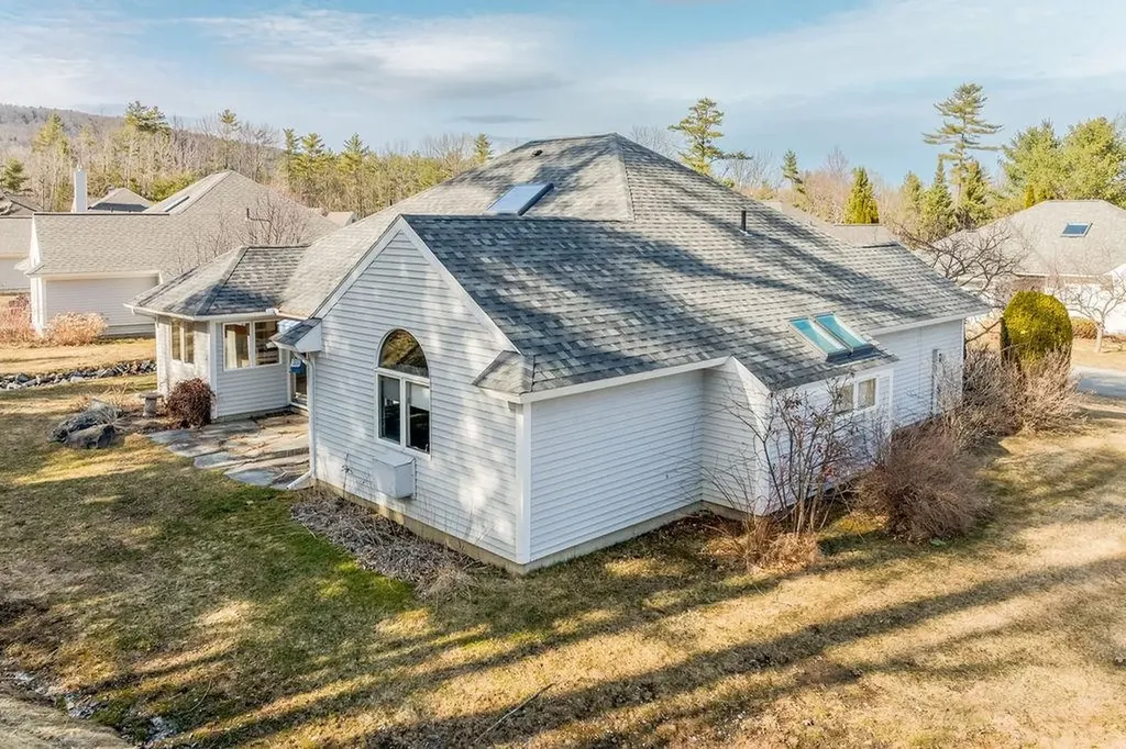 7 Skyline Way Hartford VT 05001