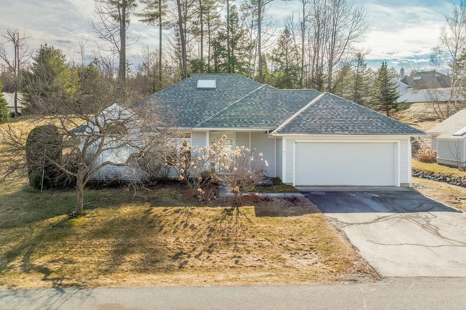 7 Skyline Way Hartford VT 05001