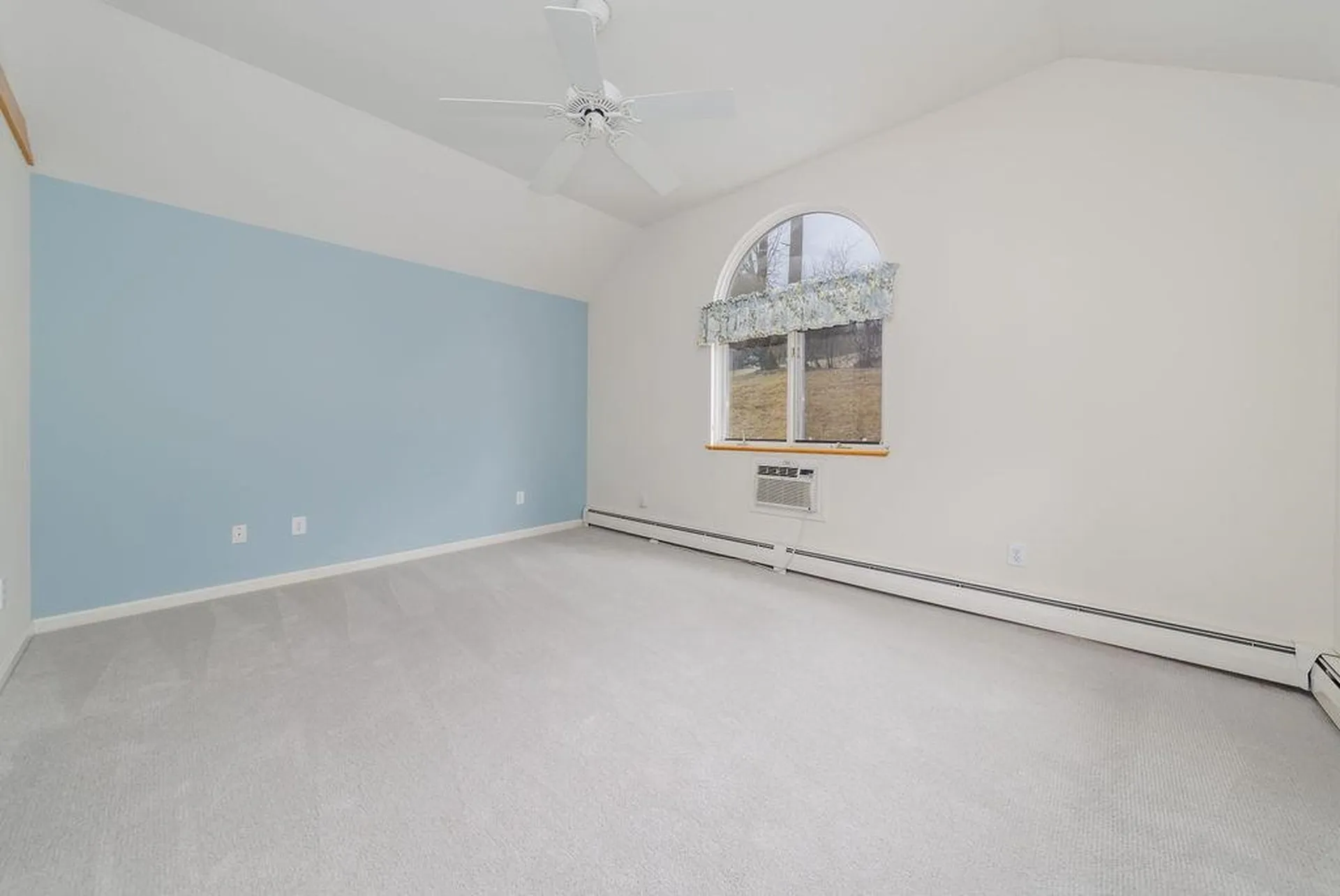 7 Skyline Way Hartford VT 05001