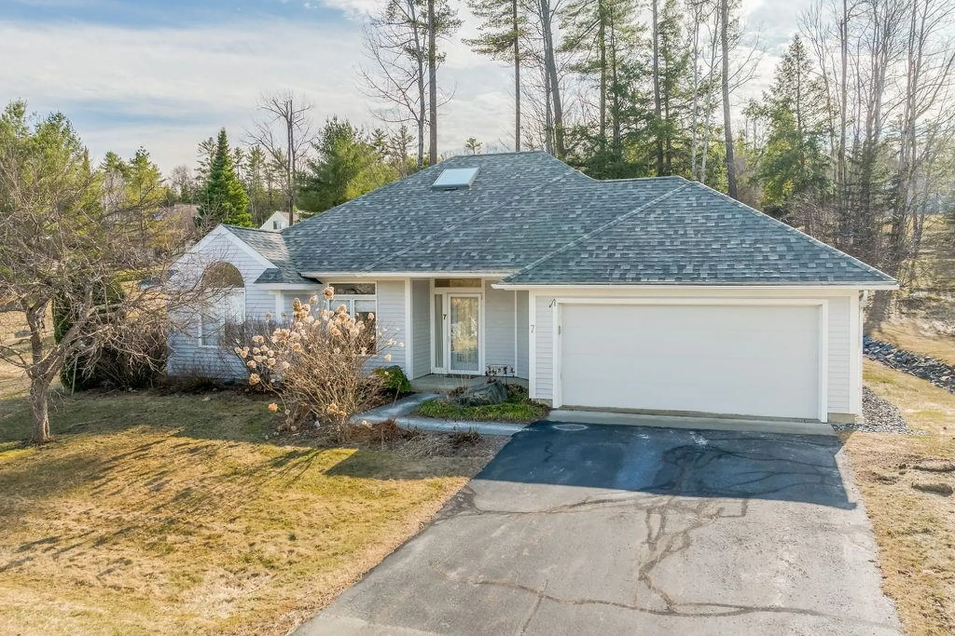 7 Skyline Way Hartford VT 05001