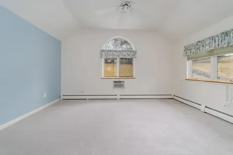 7 Skyline Way Hartford VT 05001