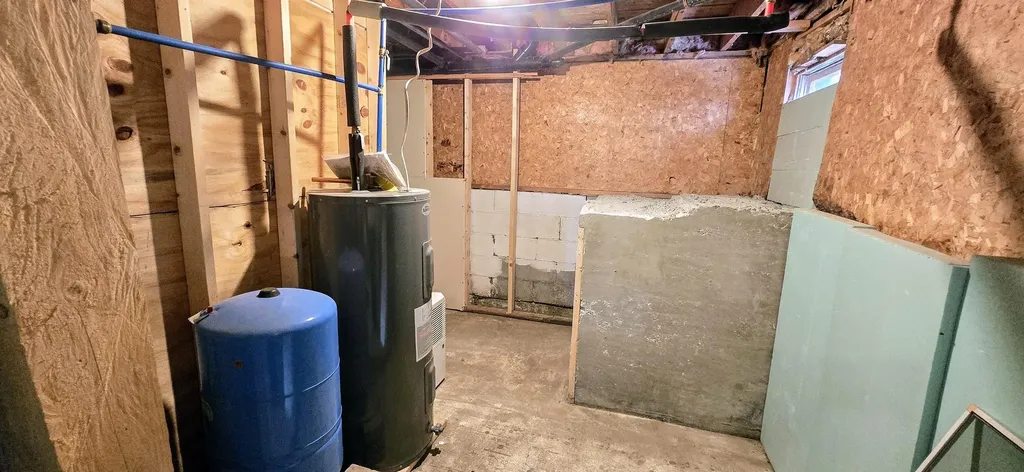 681 Phillips Road Glover VT 05875