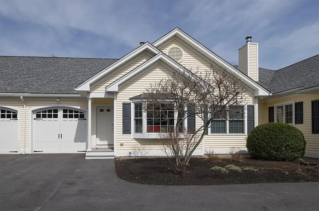 15 Lamplighter Village Road Windham NH 03087