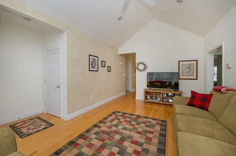 15 Lamplighter Village Road Windham NH 03087