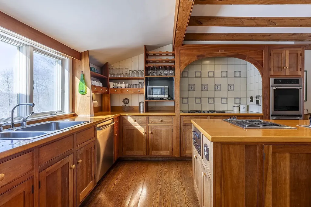 49 Burton Road Weston VT 05161