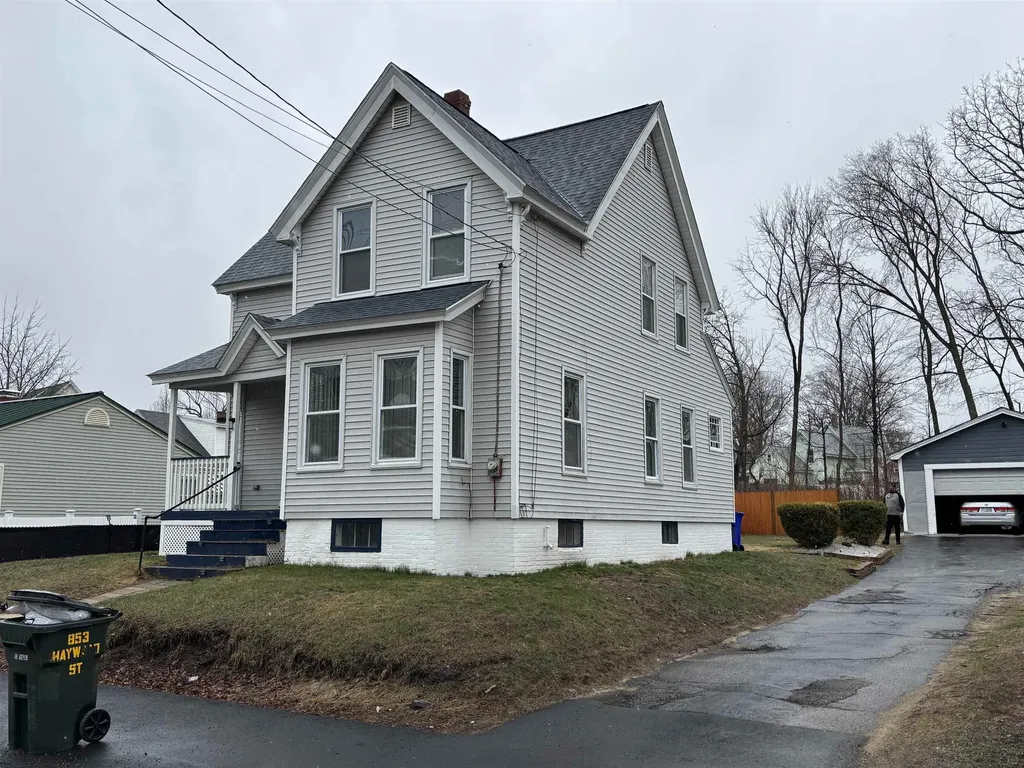 853 Hayward Street Manchester NH 03103-3740