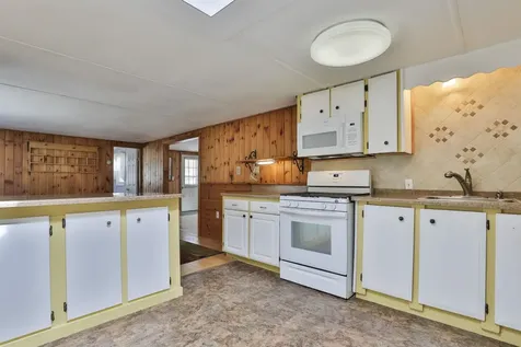 13 Satin Avenue Nashua NH 03062