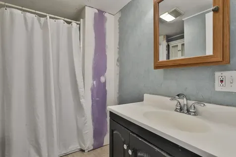 13 Satin Avenue Nashua NH 03062